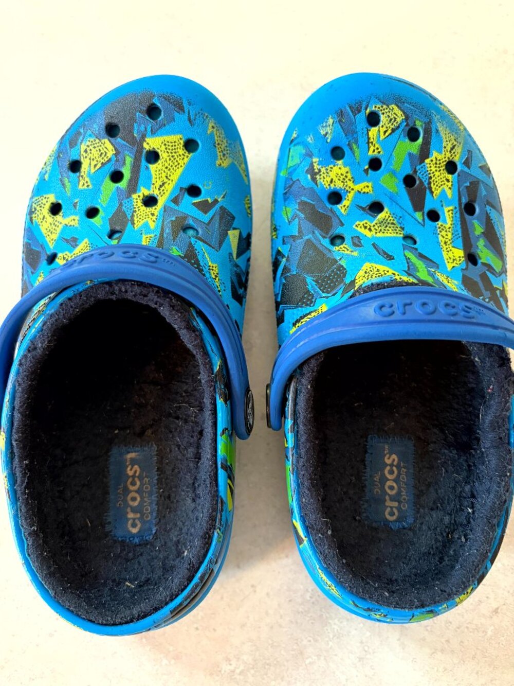 Kids Fuzzy Lined Kids crocs Blue Camo Size C 13